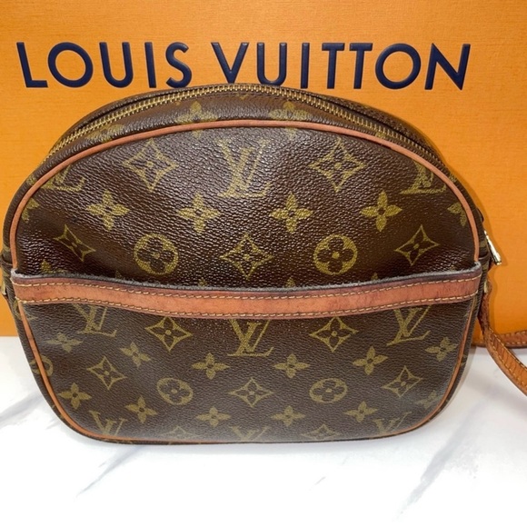 Louis Vuitton Vintage Senlis Monogram Crossbody
Shoulder Bag! - Picture 1 of 10